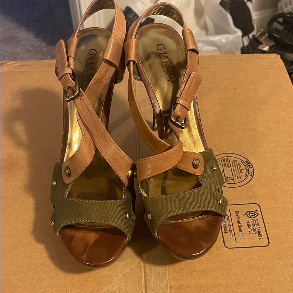GUESS Women's Brown and Olive Sandals